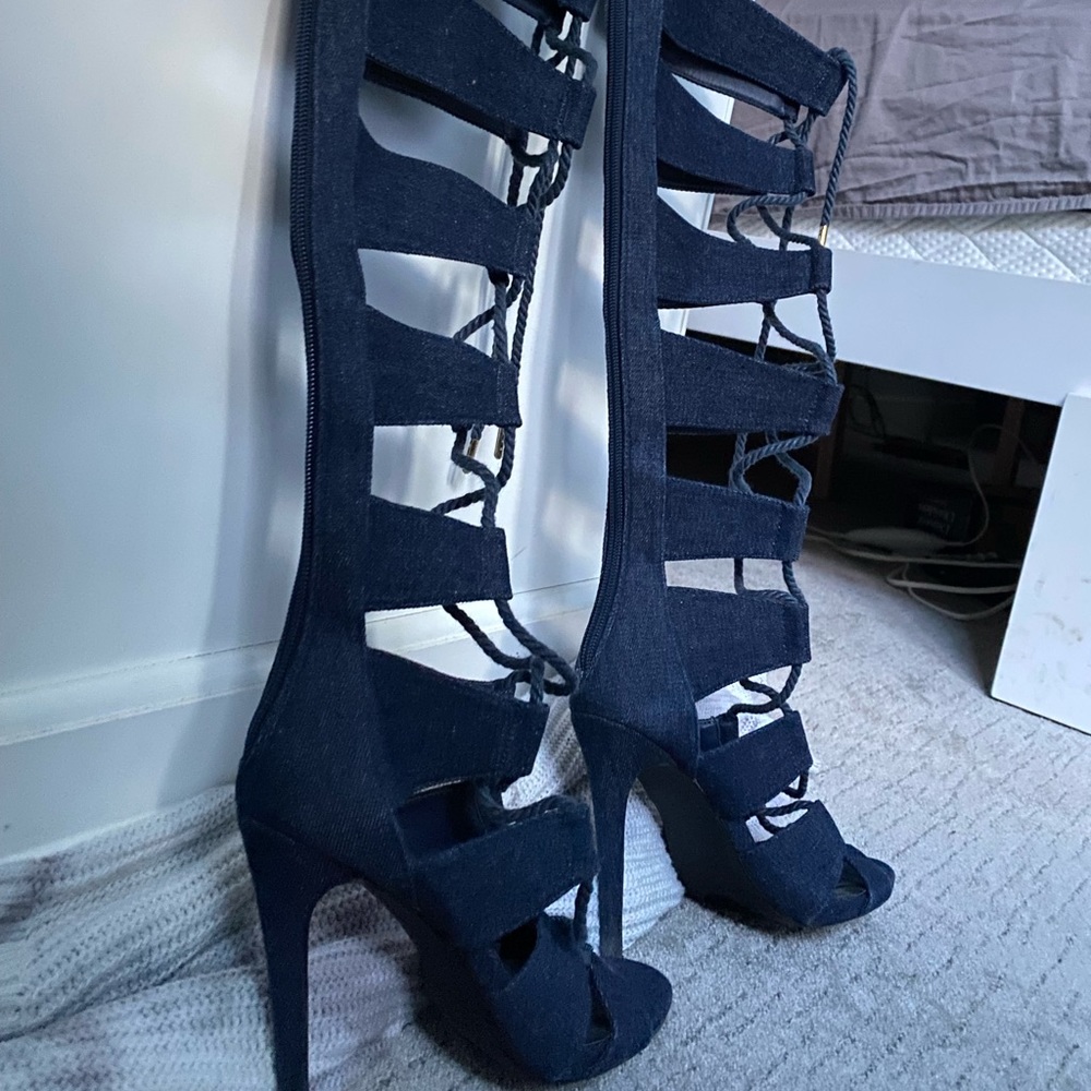 SCENE High Heeled Boot - Picture 4 of 8